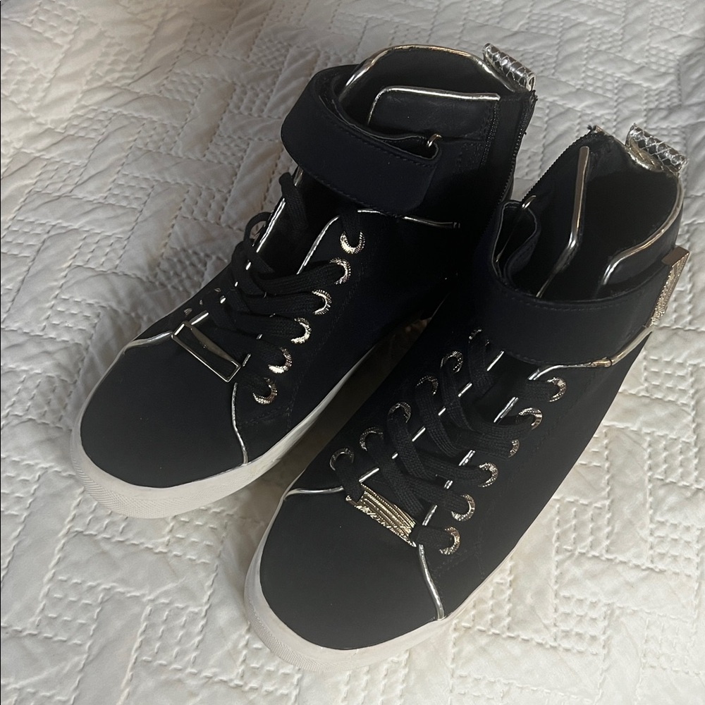 ALDO Black High top side zip Textured GOLD Metal Hardware Strap Sneakers SZ 8